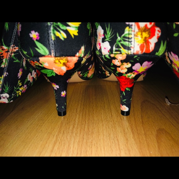 NWOT STEVE MADDEN Satin multi-colored boots - Picture 2 of 8